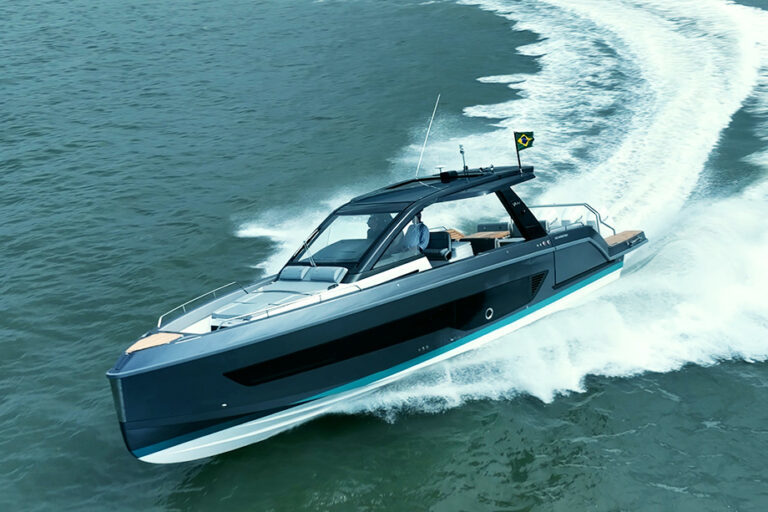 Schaefer Yachts debuts the amazing V44 in the US!