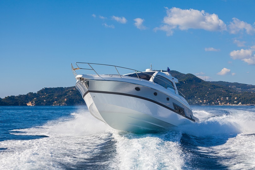 What are the Key Considerations When Buying a High-Speed Boat?